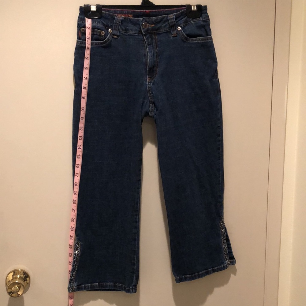 Capri jeans! PreLoved! Excellent condition! size 4! rhinestone slit trim! - Picture 7 of 16